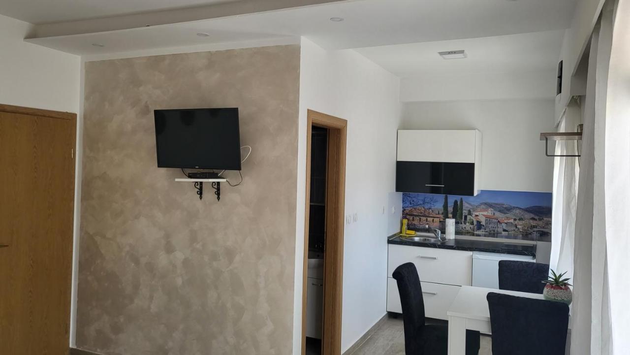 Mango Apartments Требинье Экстерьер фото