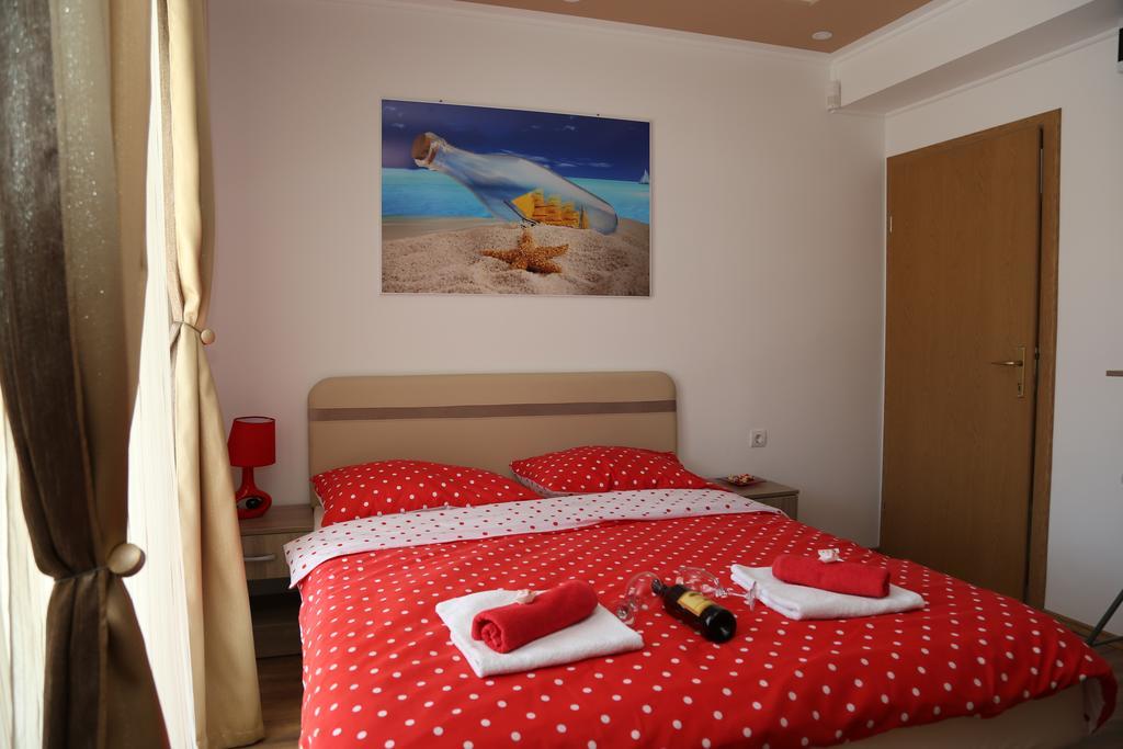 Mango Apartments Требинье Экстерьер фото